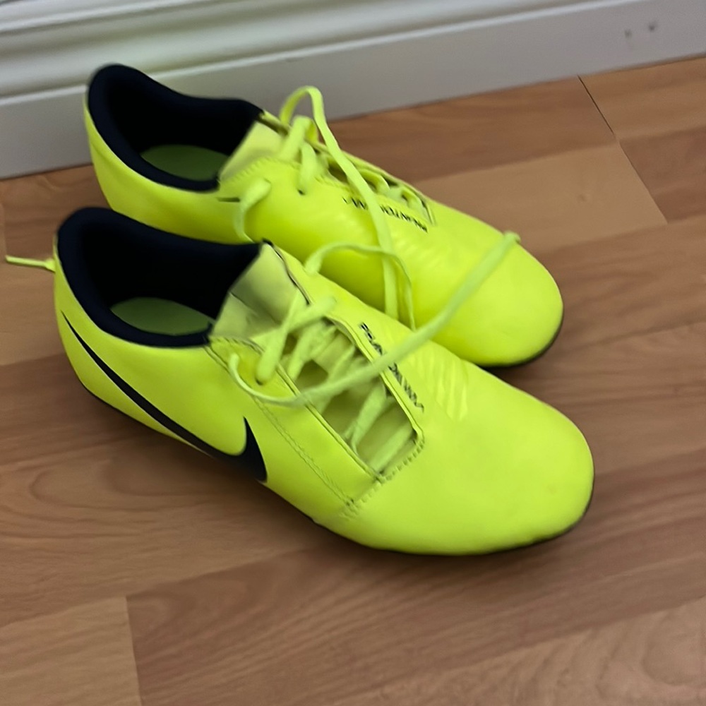 Soccer cleats